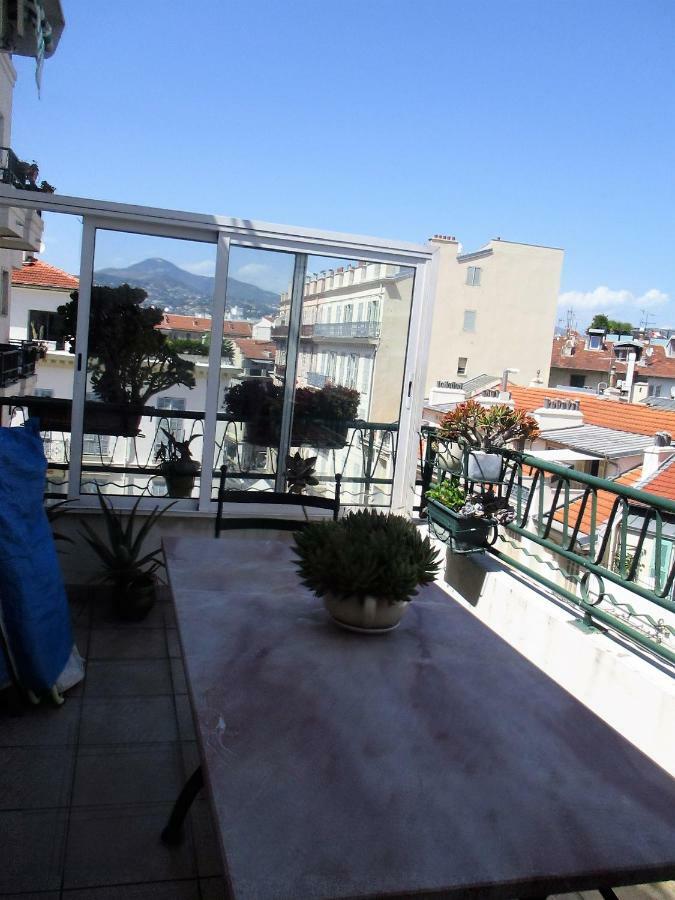 In Rue Halevy Apartment